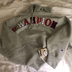 Cropped Champion sweatshirt